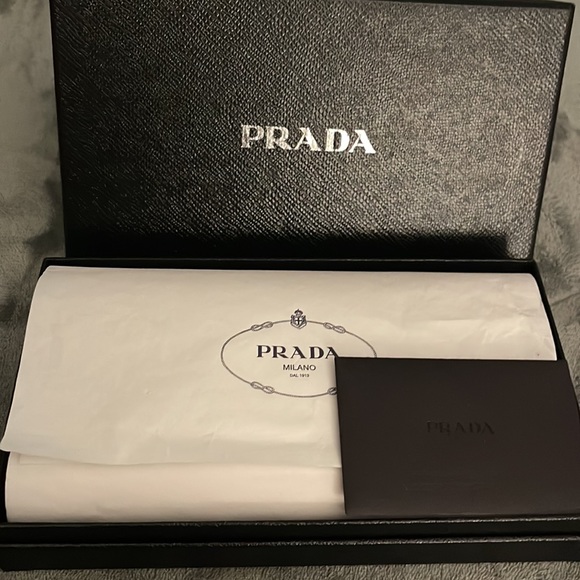 Prada Saffiano zippy long wallet excellent condition Preloved - Picture 15 of 15